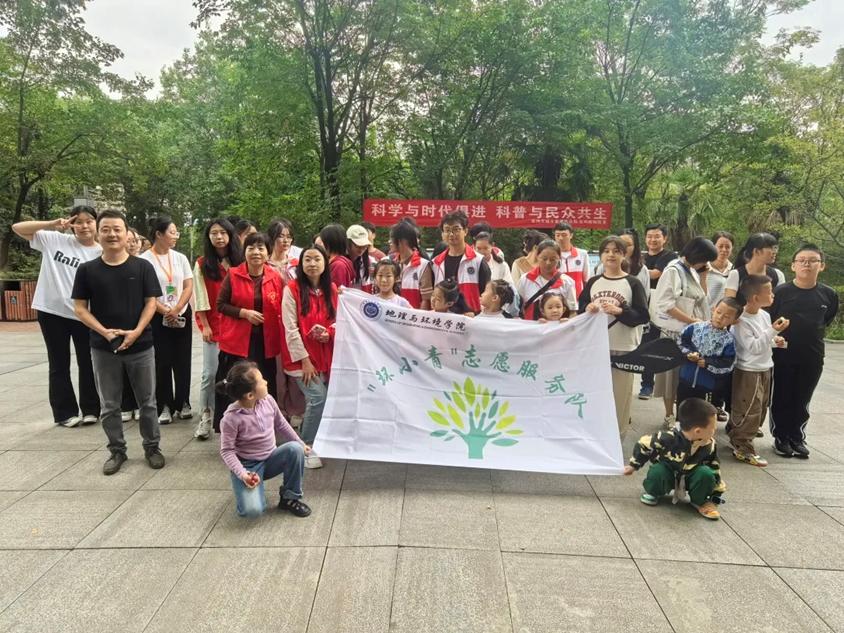 学院环小青志愿服务队赴宝鸡市植物园开展志愿服务工作 学院环小青志愿服务队赴宝鸡市植物园开展志愿服务工作